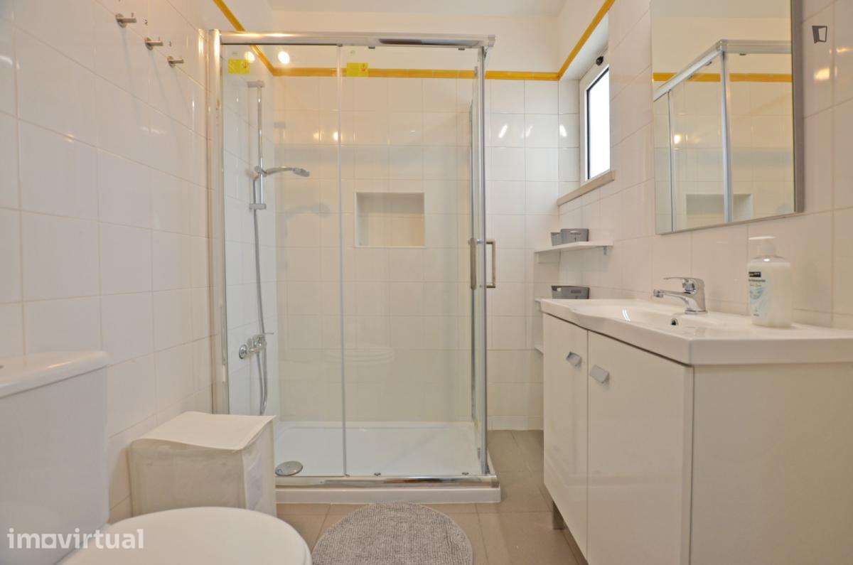 Quarto - localizado em Carcavelos Lisbon - Grande imagem: 5/17