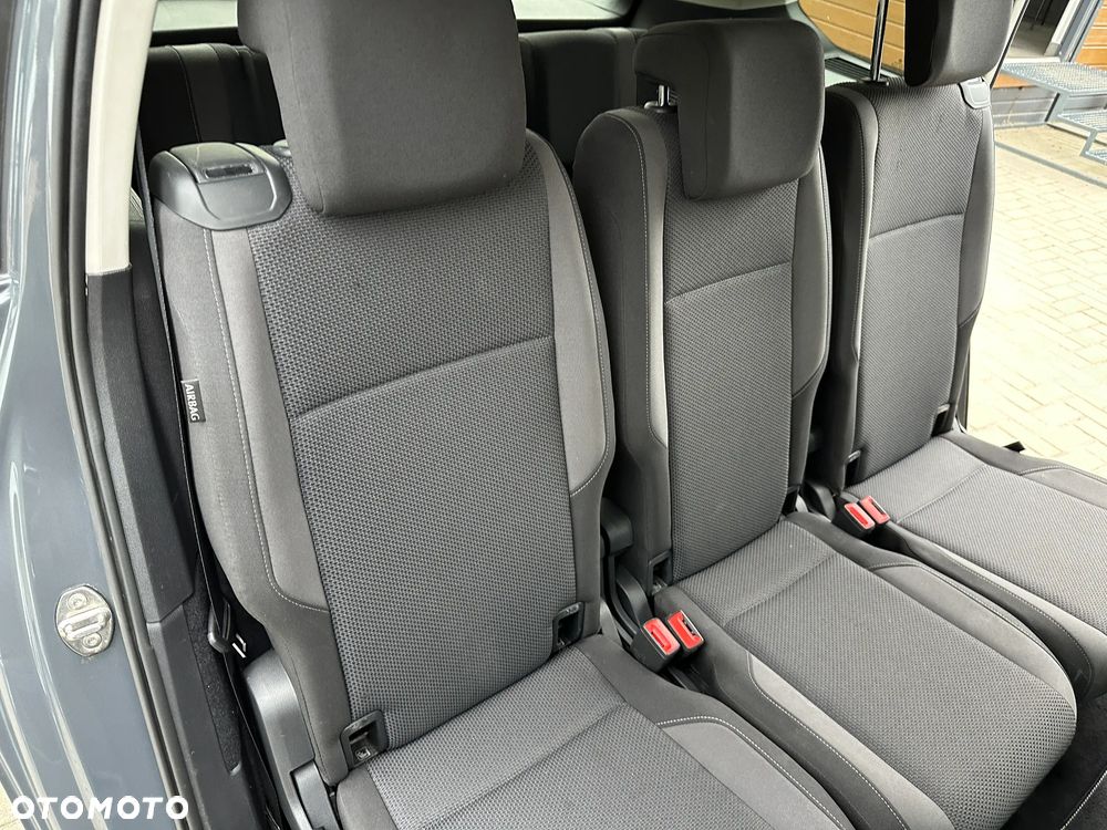 Volkswagen Touran - 22