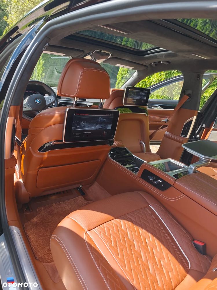 BMW Seria 7 750Li xDrive - 17