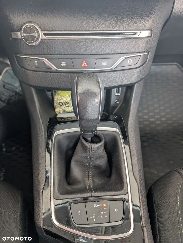 Peugeot 308 1.6 BlueHDi Active S&S EAT6 - 17