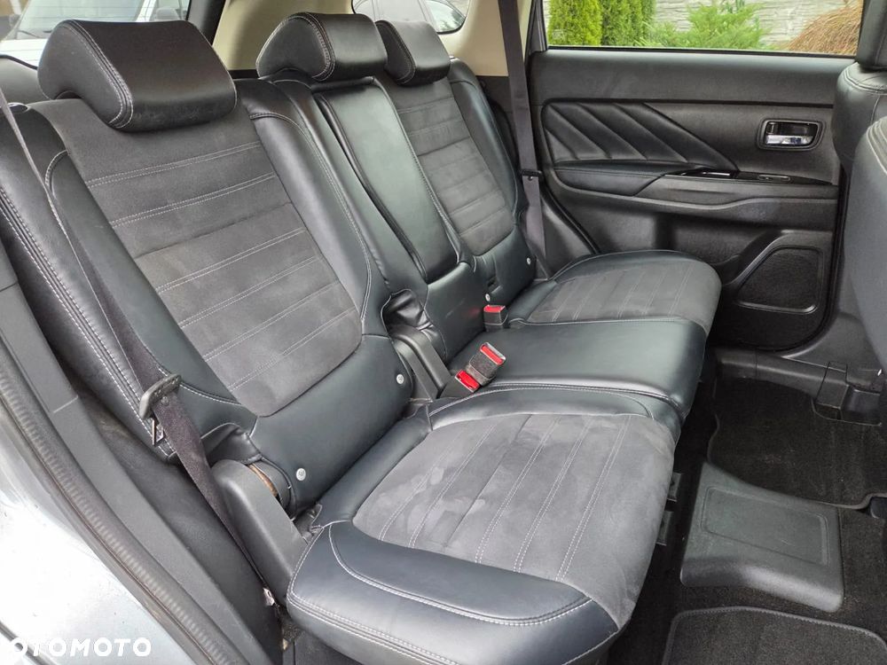 Mitsubishi Outlander 2.0 4WD - 25