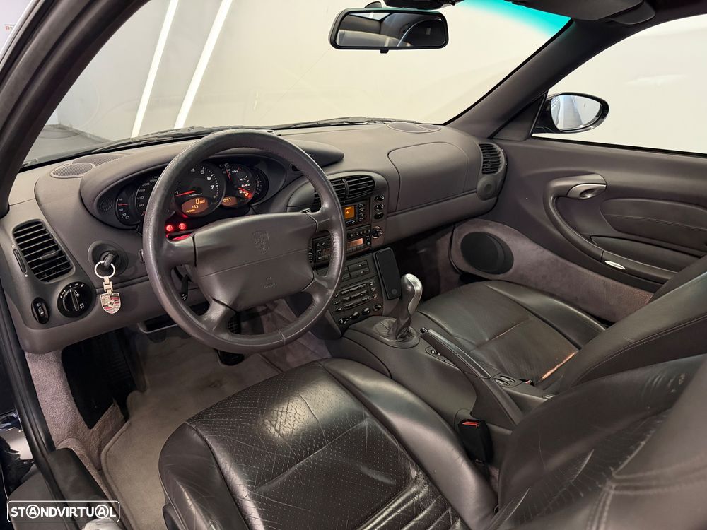 Porsche 911 (996) Carrera Coupé - 13
