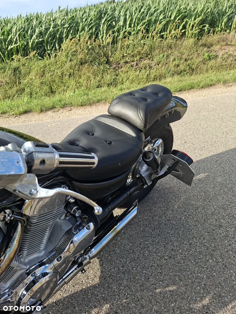 Suzuki Intruder - 14