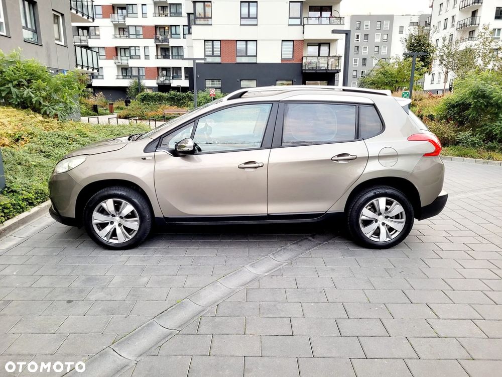 Peugeot 2008 1.2 Pure Tech Allure S&S - 17