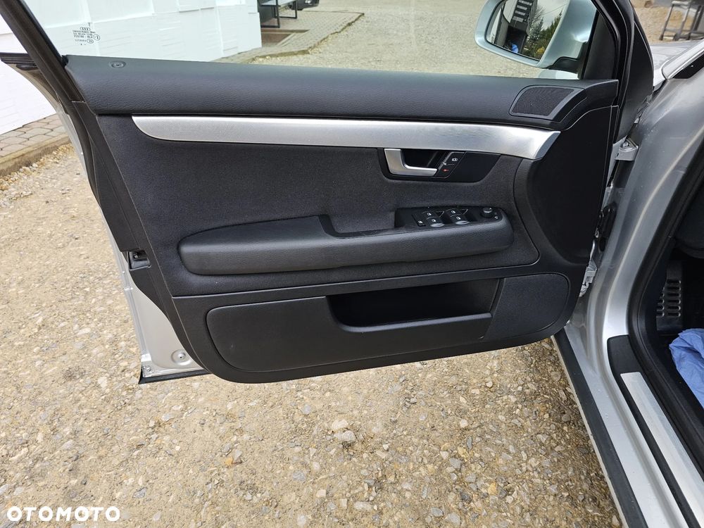 Audi A4 Limousine - 14