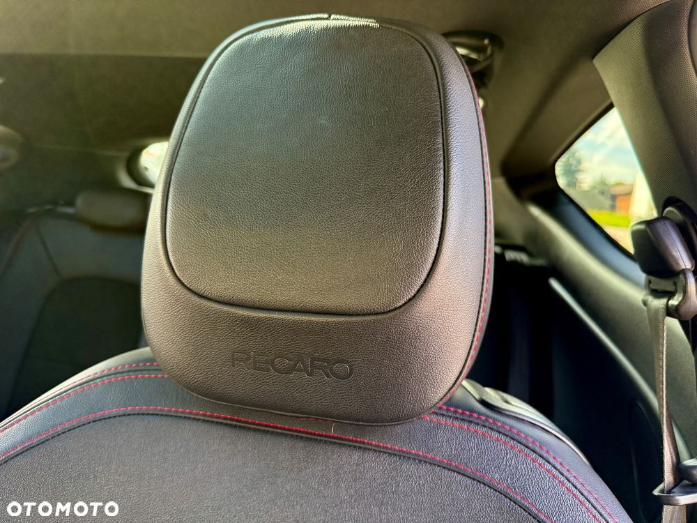 Kia Ceed 1.6 T-GDI GT - 39