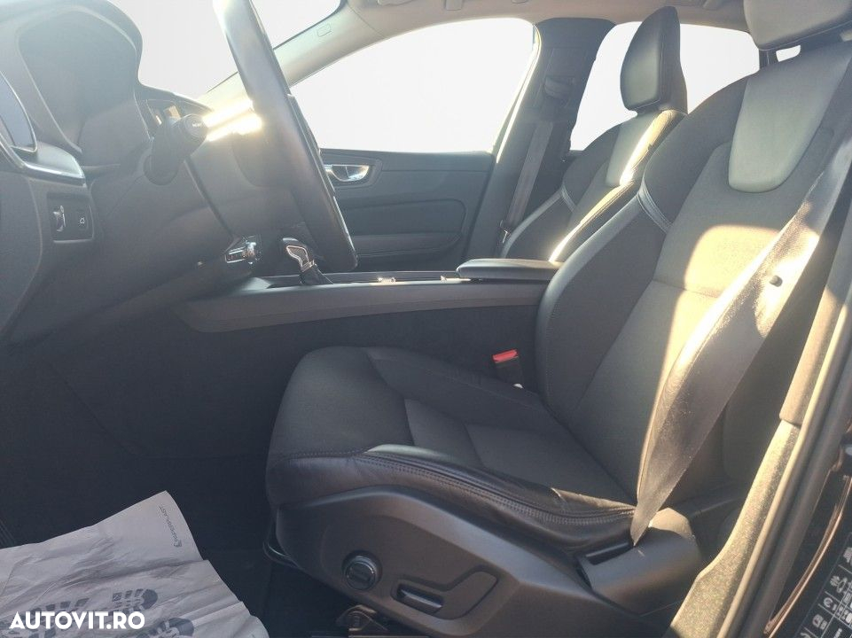 Volvo XC 60 D5 AWD Momentum - 8