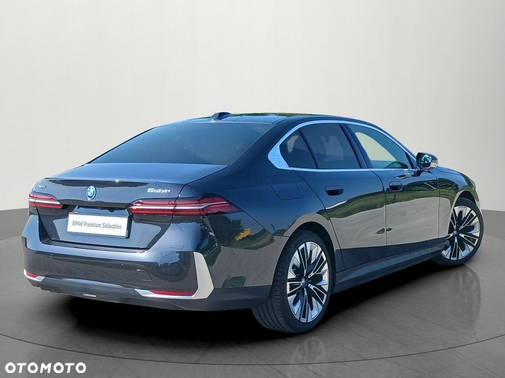 BMW Seria 5 550e xDrive PHEV - 6