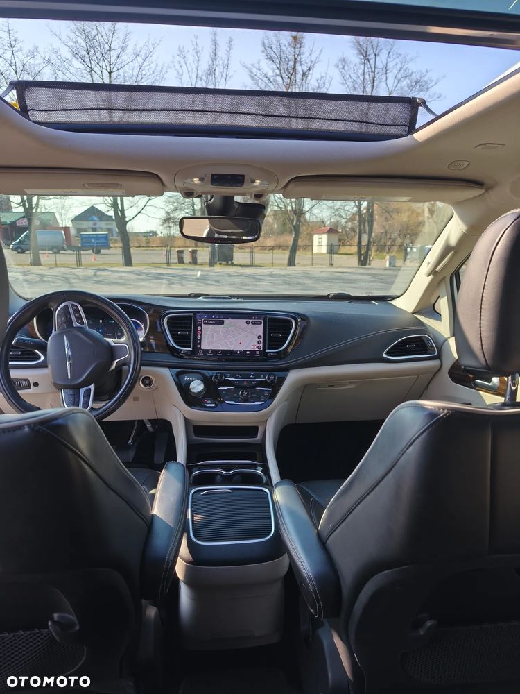 Chrysler Pacifica - 8