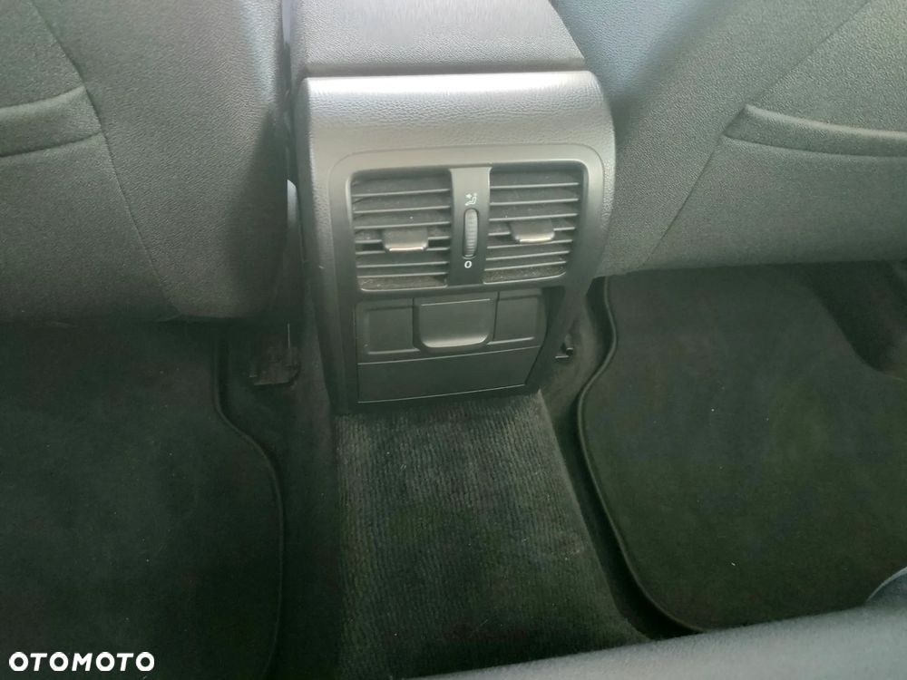 Volkswagen Passat 2.0 TDI DPF Comfortline DSG - 16