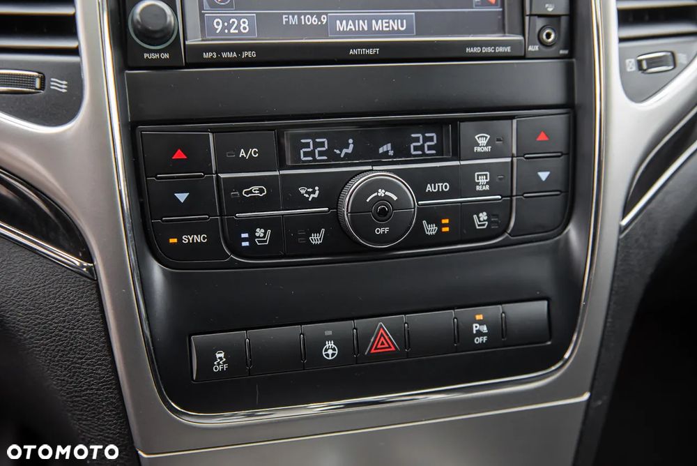 Jeep Grand Cherokee - 25