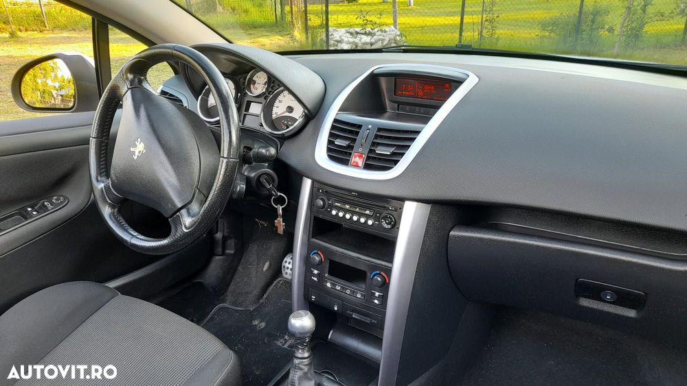 Peugeot 207 1.6HDI Feline - 5