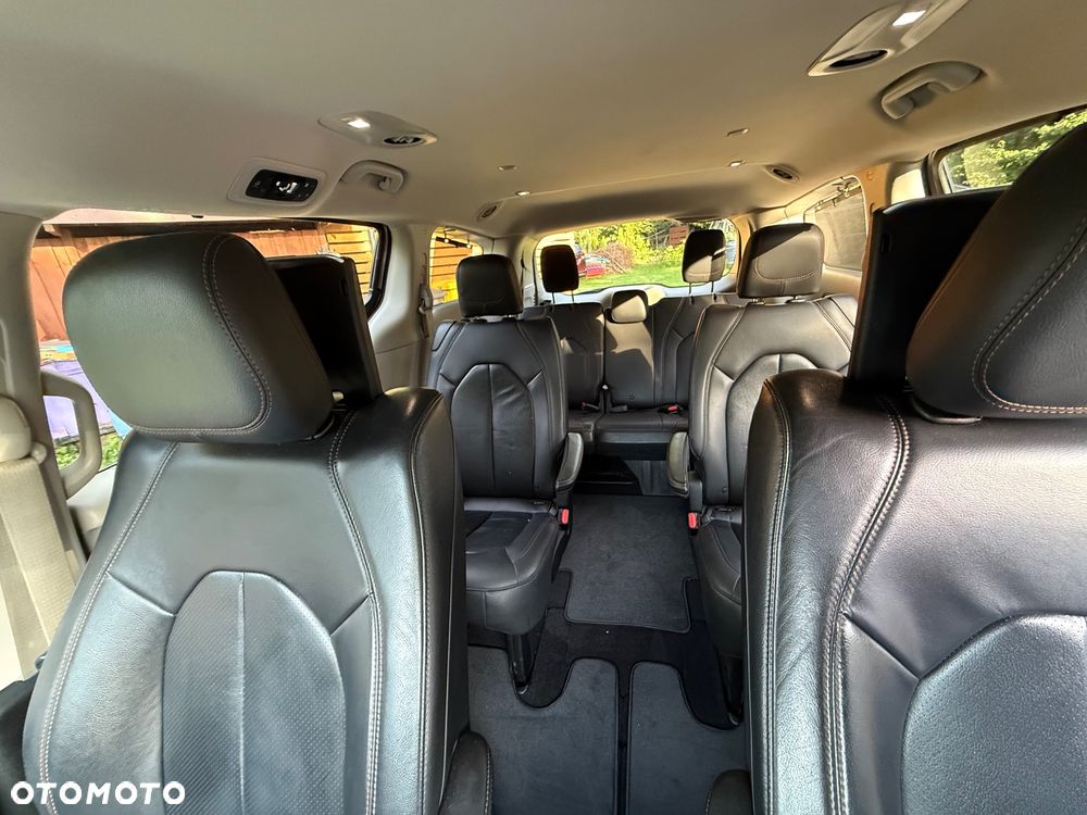 Chrysler Pacifica - 5