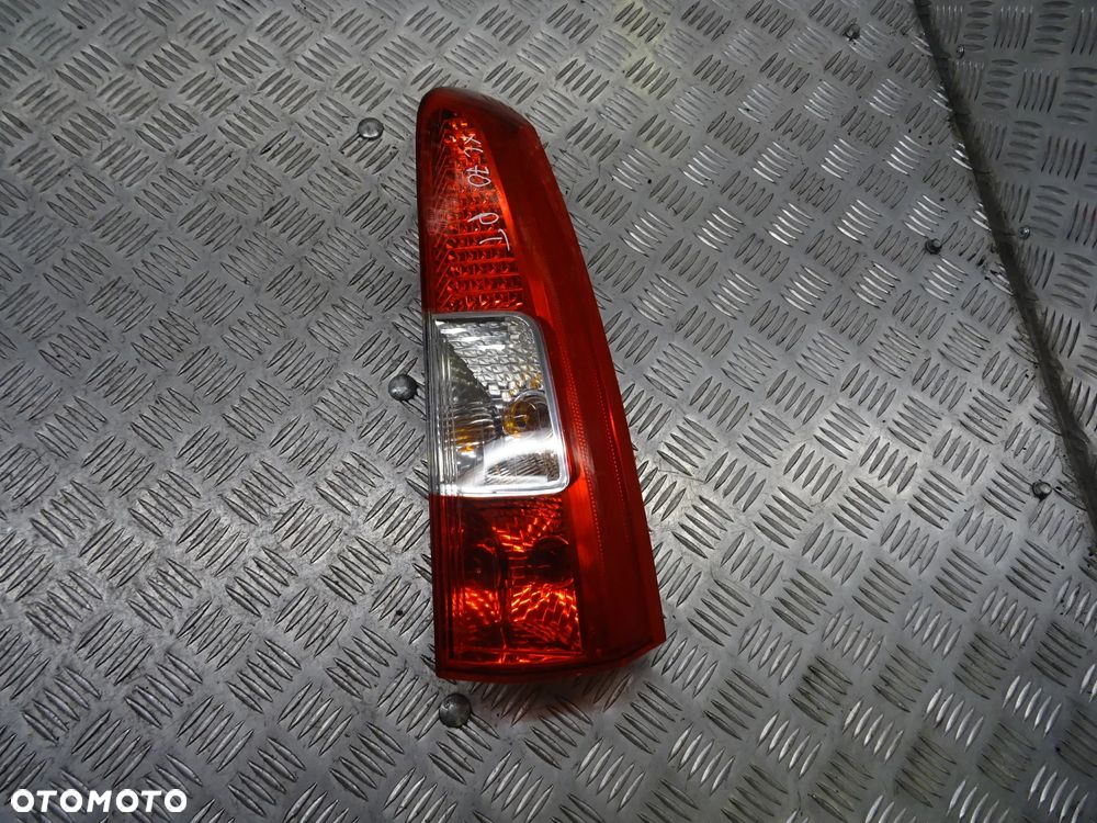 VOLVO XC70 01-07 2.5T 210KM  LAMPA TYŁ TYLNA PRAWA LEWA - 5