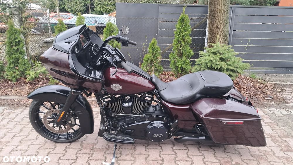 Harley-Davidson Touring Road Glide - 2