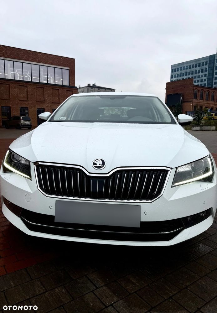 Skoda Superb ver-1-8-tsi-style-dsg - 2