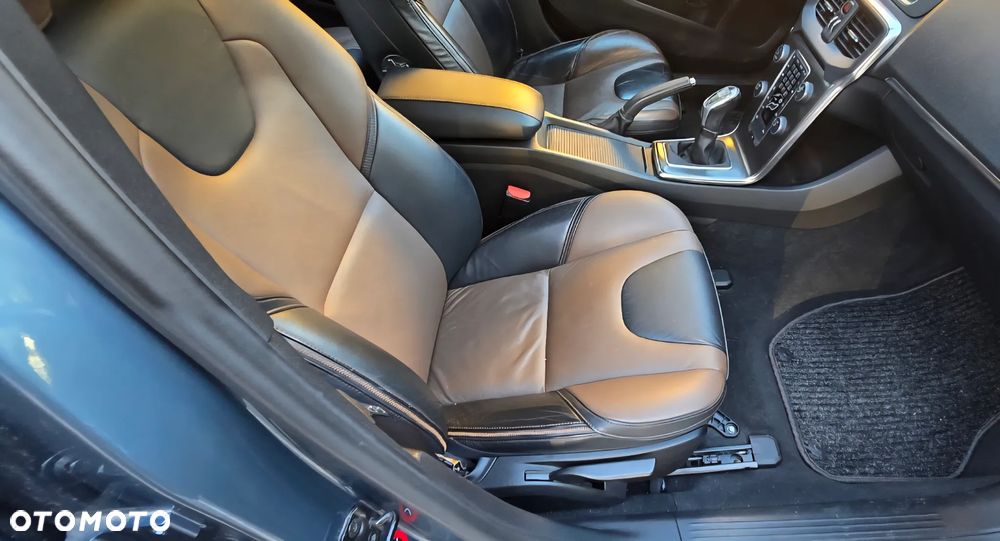 Volvo V40 Cross Country - 19