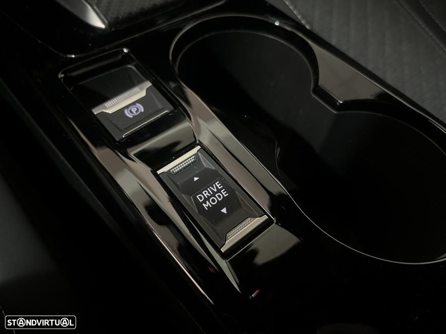 Peugeot 2008 1.2 Hybrid Allure e-DCS6 - 17
