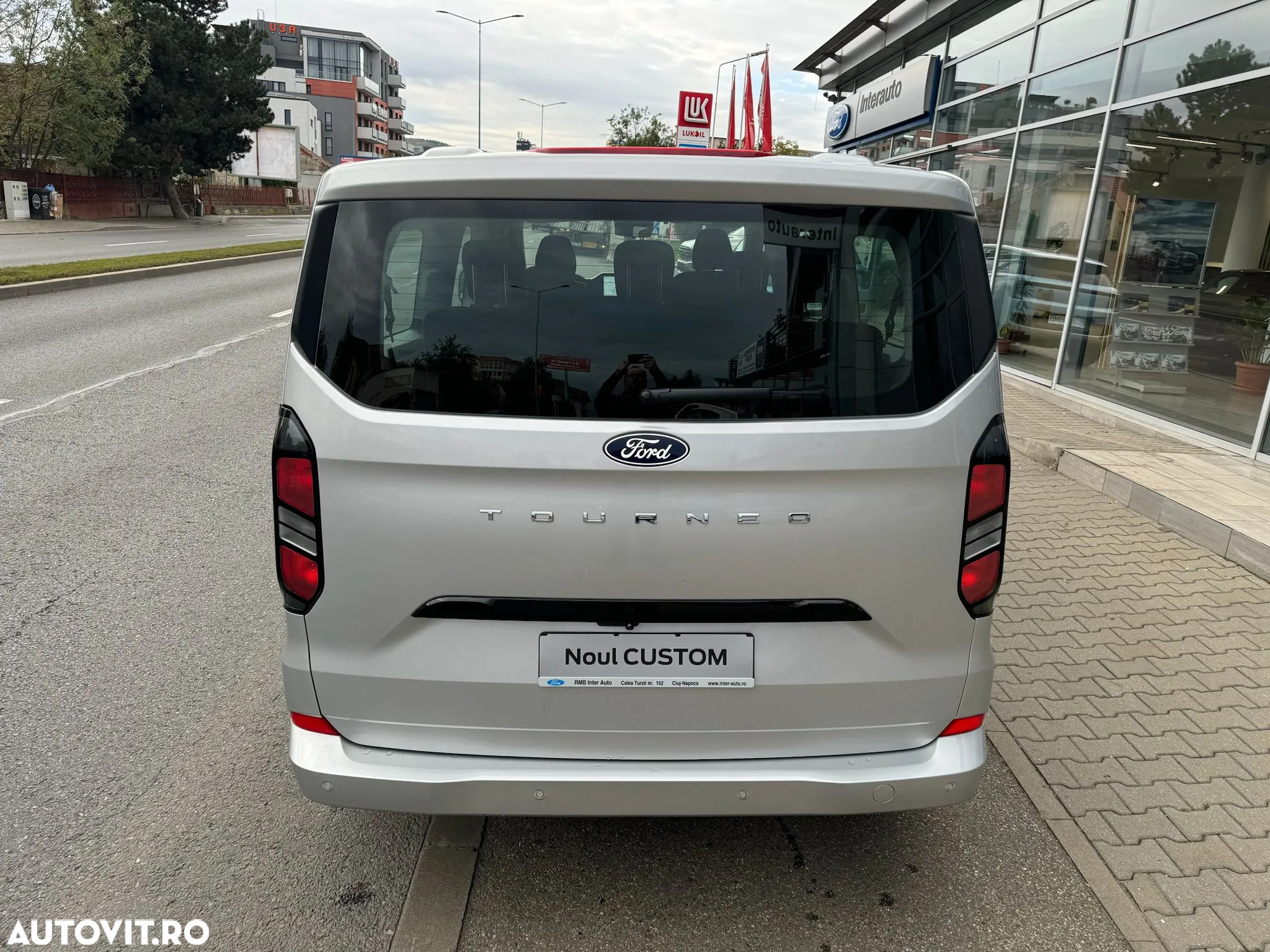 Ford Tourneo Custom - 11