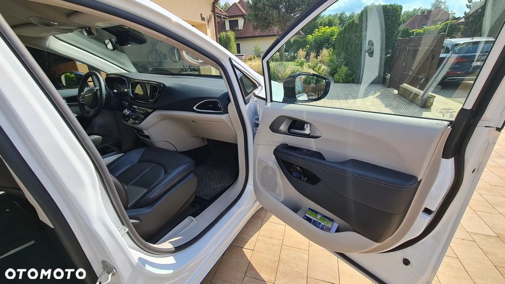 Chrysler Pacifica - 13