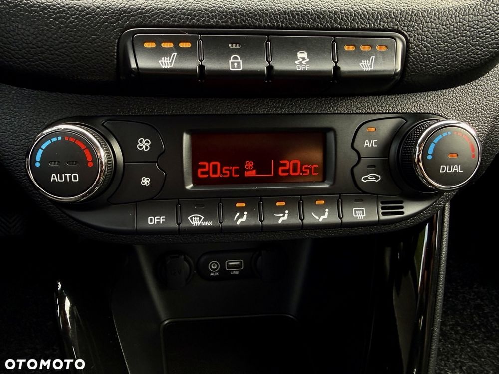 Kia Ceed 1.4 CVVT Dream Team Edition - 24