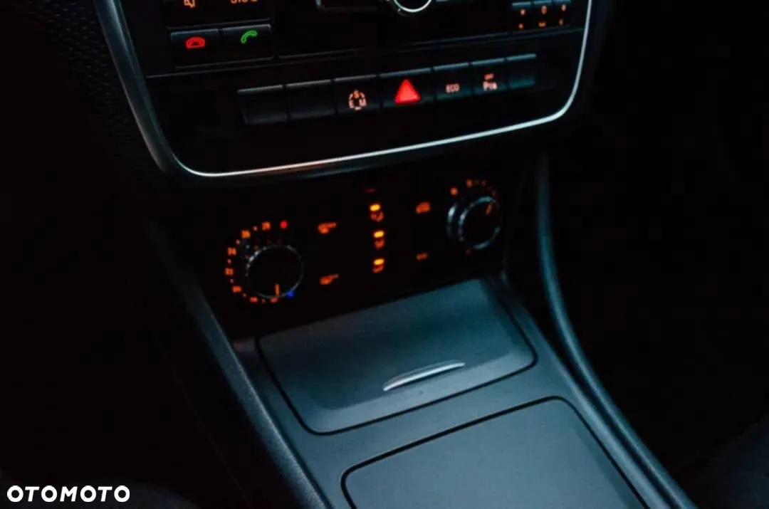 Mercedes-Benz Klasa A 200 CDI (BlueEFFICIENCY) 7G-DCT AMG Sport - 24