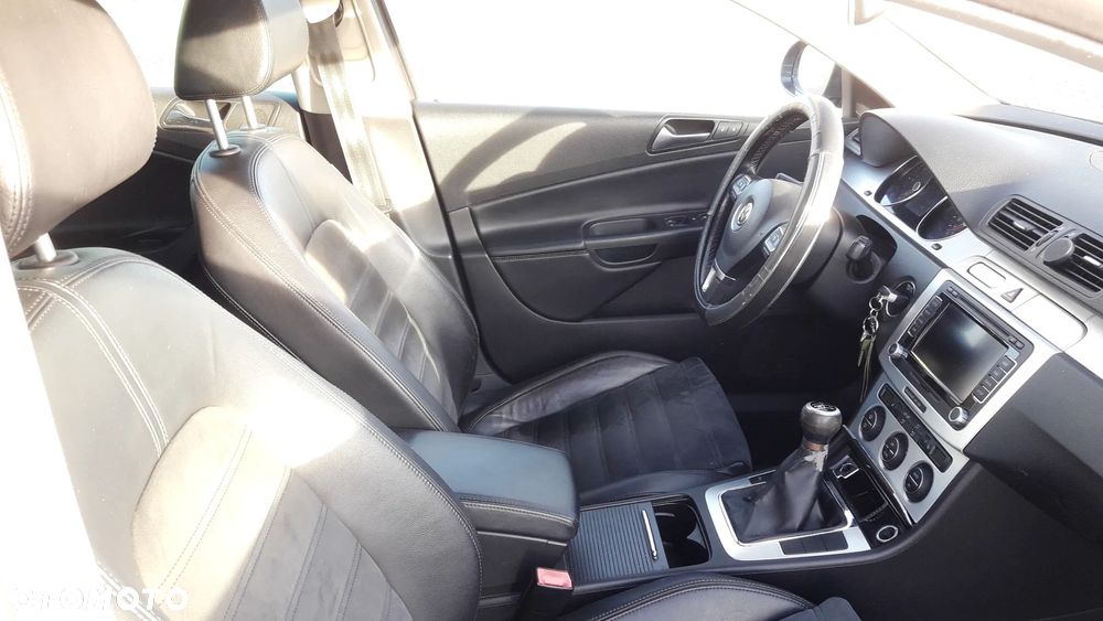 Volkswagen Passat 2.0 TDI DPF Highline - 12