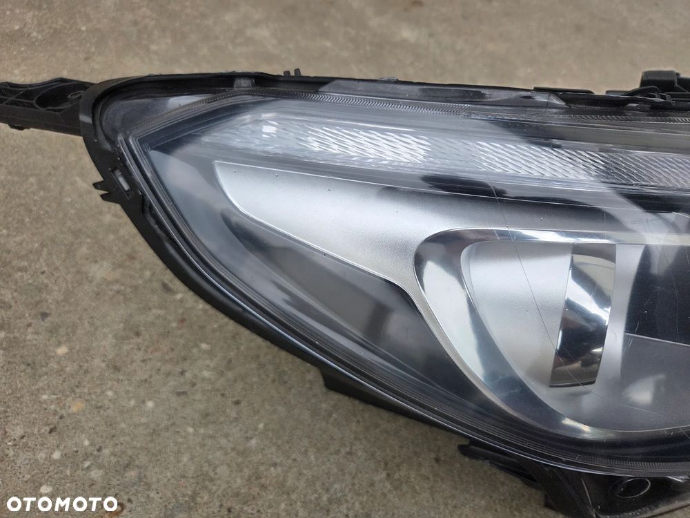 Lampa przednia prawa Peugeot 2008 I LIFT   9814739580 - 2