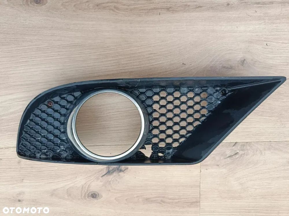 MERCEDES W209 CLK AMG KRATKA zderzaka prawa A2098850453 - 1