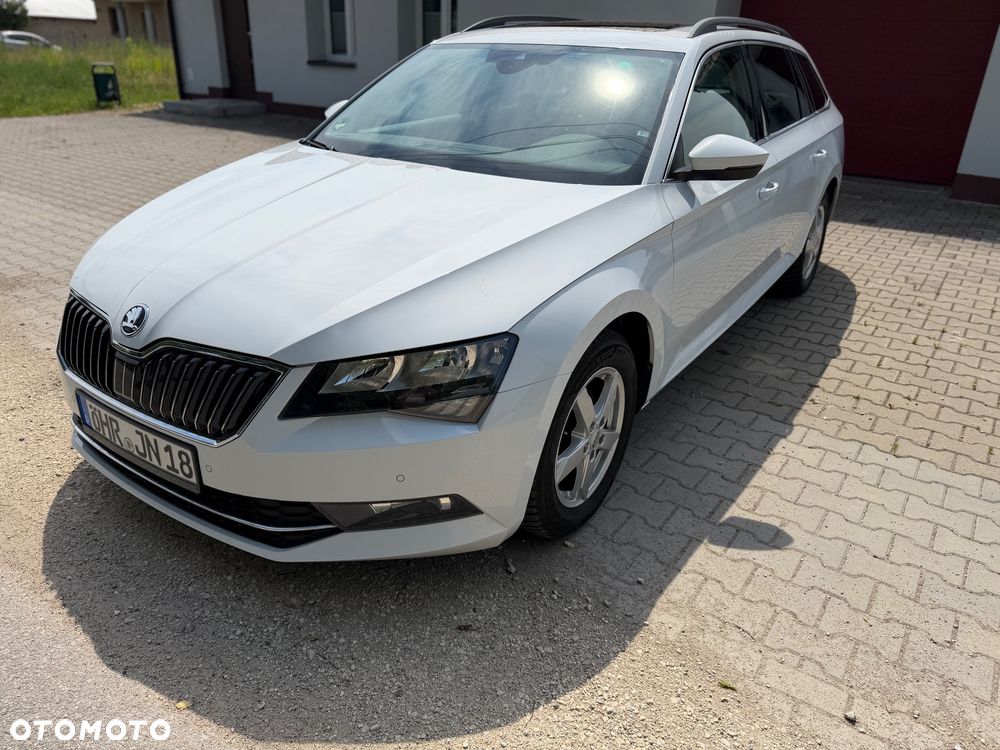 Skoda Superb 2.0 TDI Premium Edition - 1