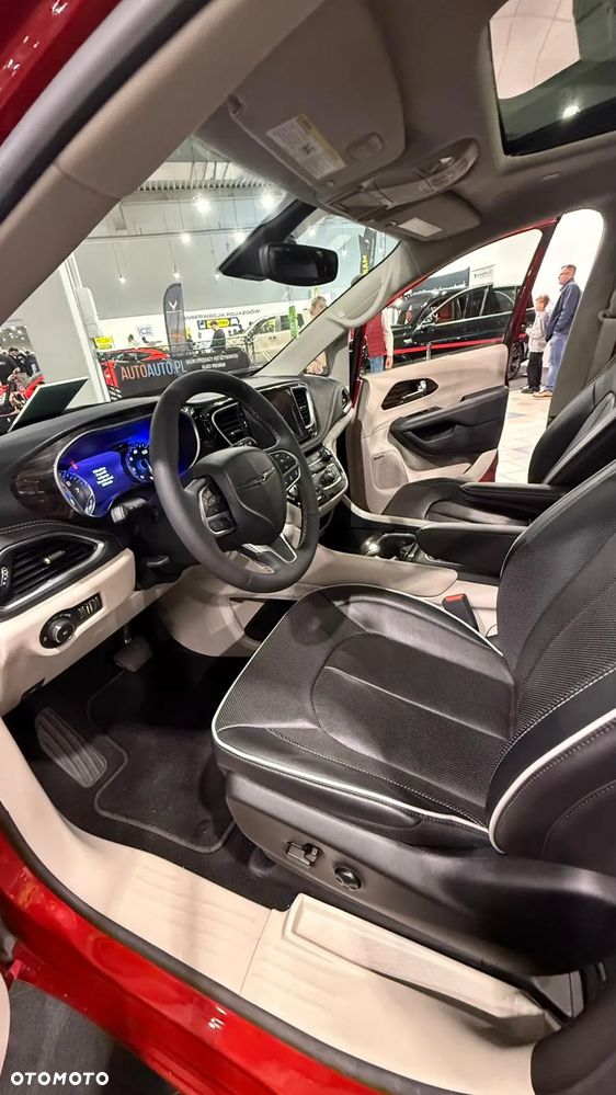 Chrysler Pacifica - 9