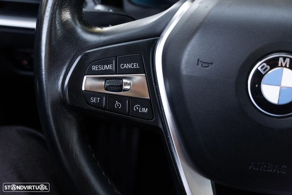 BMW 330 e Line Luxury Auto - 36