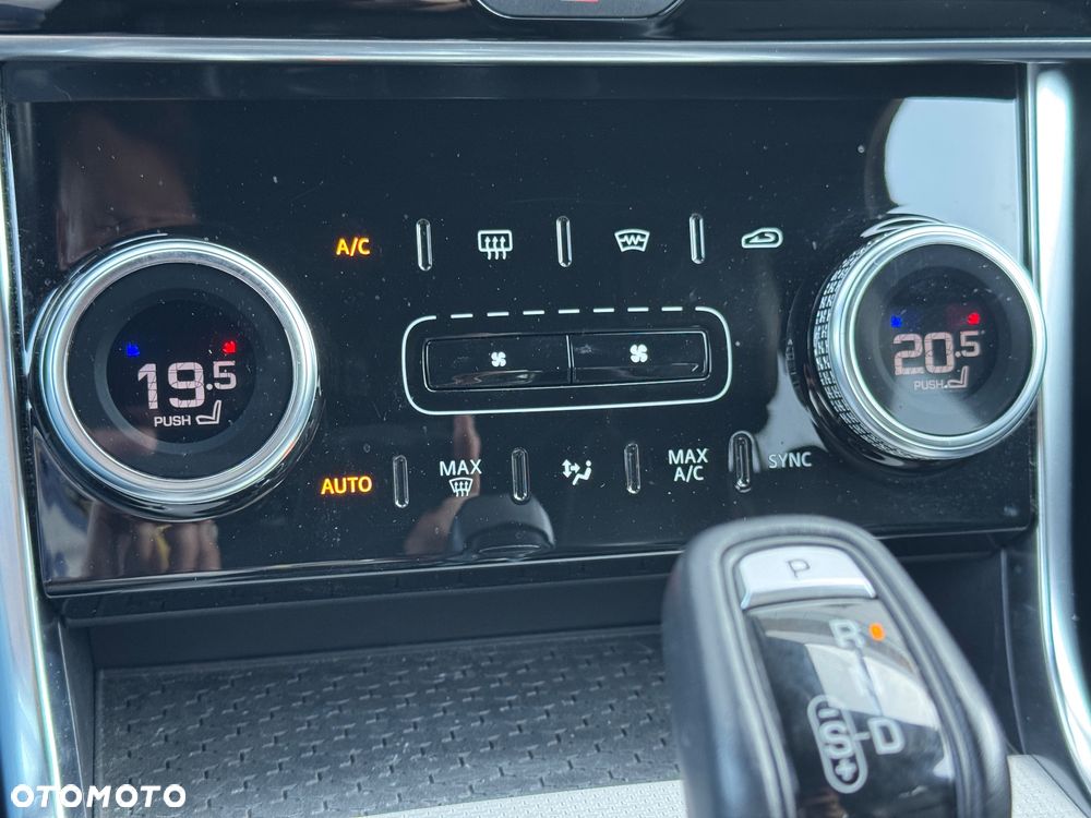 Jaguar XE 2.0 P300 AWD R-Dynamic SE - 32