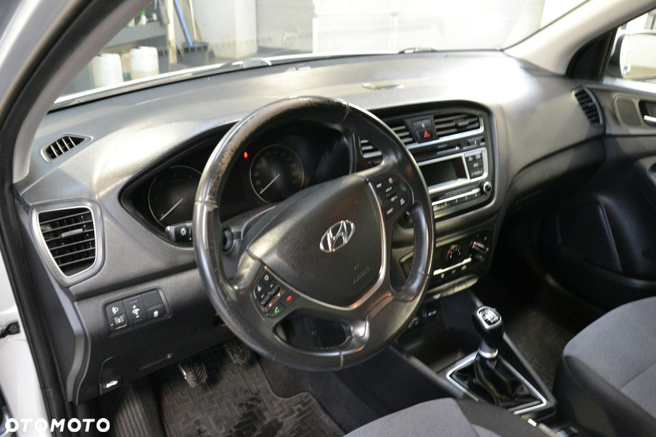 Hyundai i20 - 20