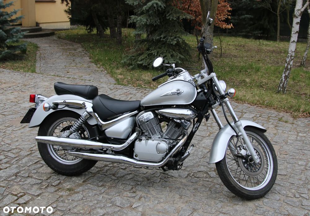 Suzuki Intruder - 1