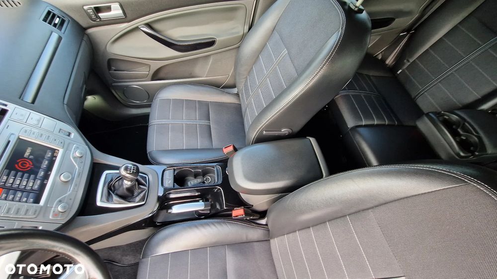 Ford Kuga 2.0 TDCi 4x4 Titanium - 27