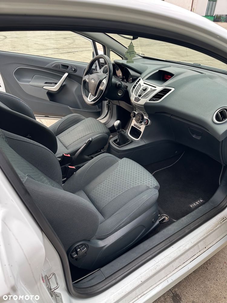 Ford Fiesta - 12