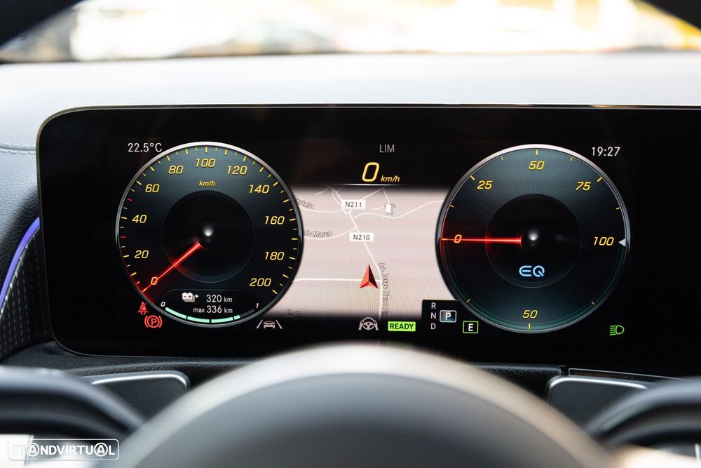 Mercedes-Benz EQB 300 4Matic AMG Line - 23