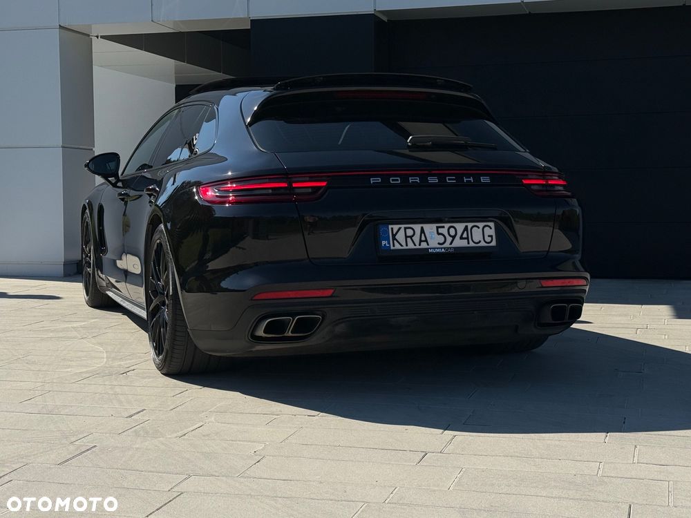 Porsche Panamera Turbo Sport Turismo - 16