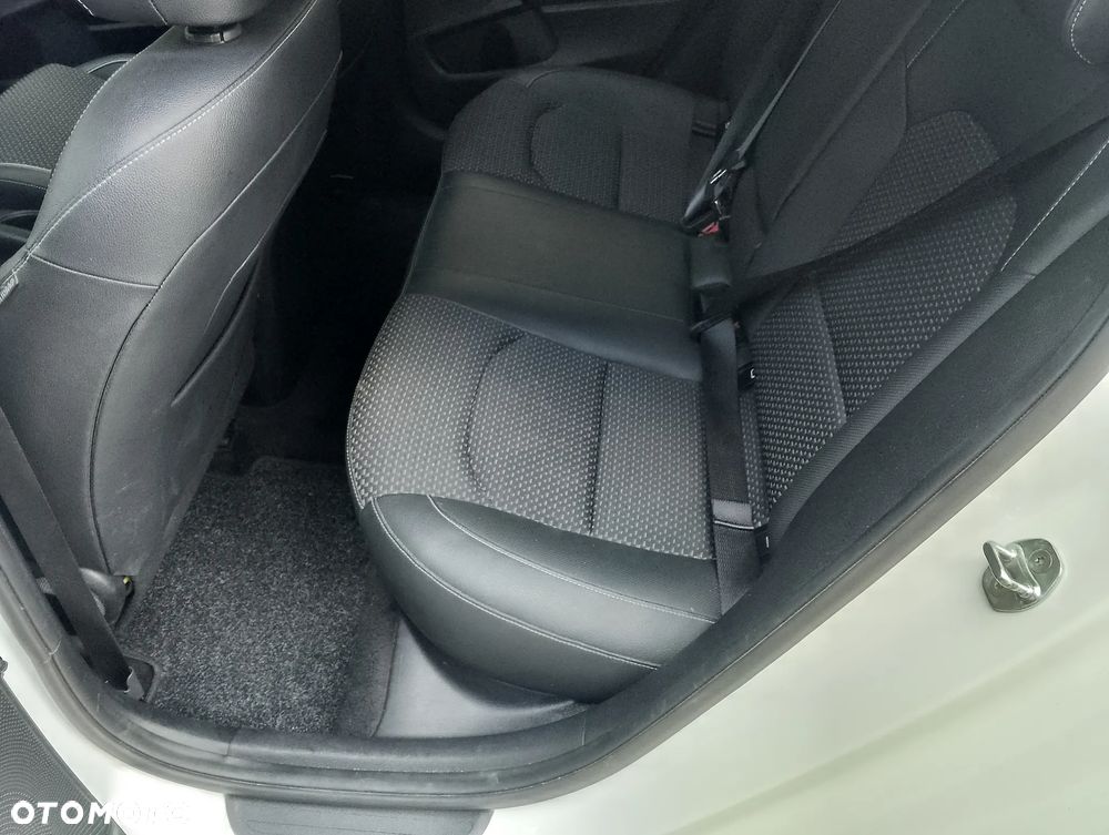 Kia Ceed 1.6 CRDi Eco-Dynamics+ (48V Mild-Hybrid) DCT7 GT Line - 12