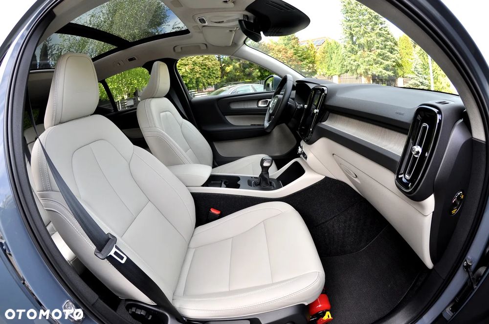 Volvo XC 40 T3 R-Design - 24