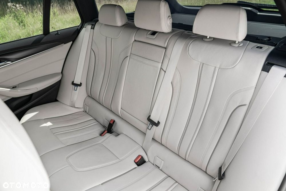 BMW Seria 5 530i xDrive mHEV M Sport sport - 29