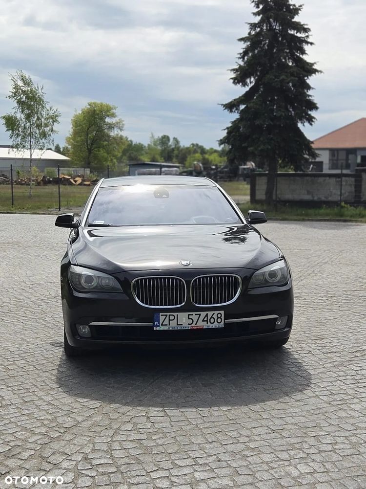BMW Seria 7 750Li - 1