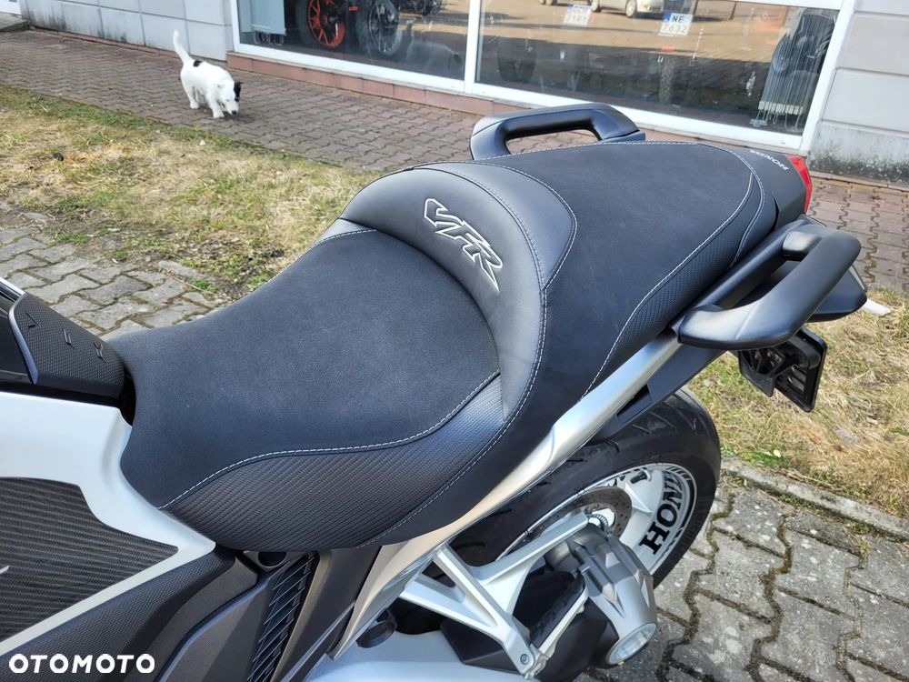 Honda VFR - 12