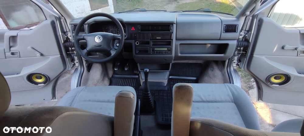 Volkswagen Caravelle - 16