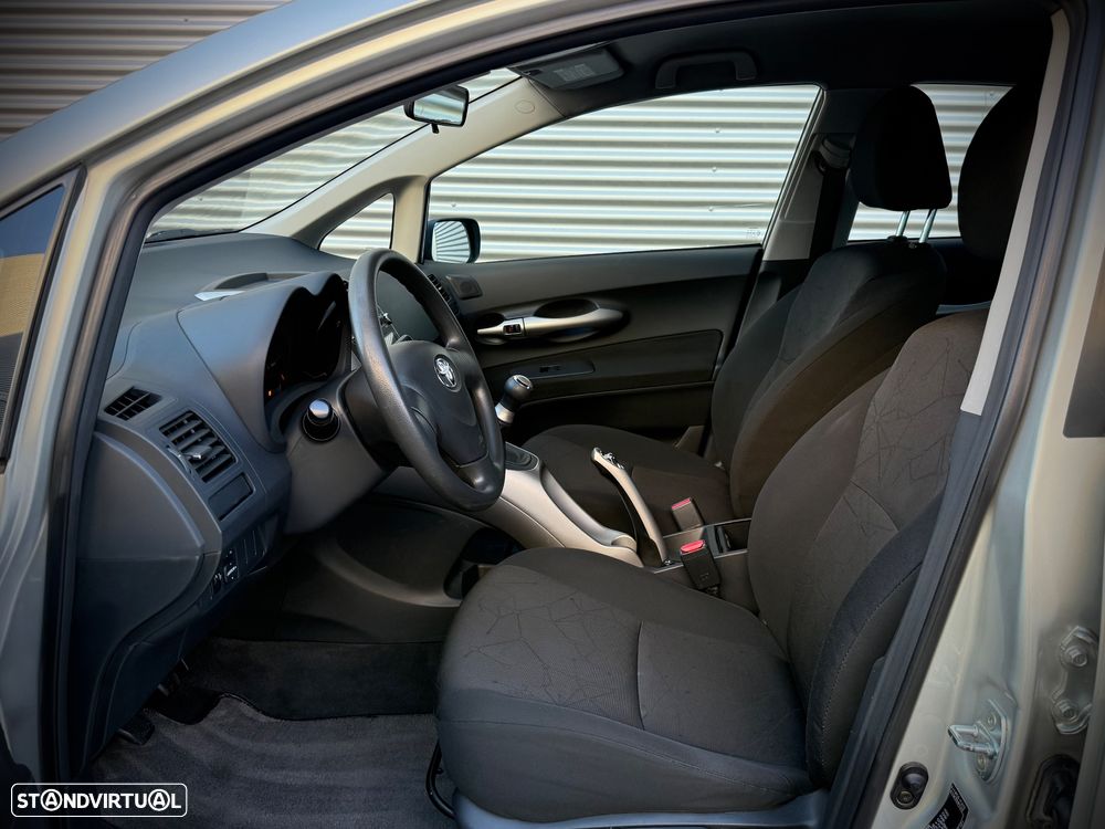 Toyota Auris 1.4 VVT-i AC+VSC - 8