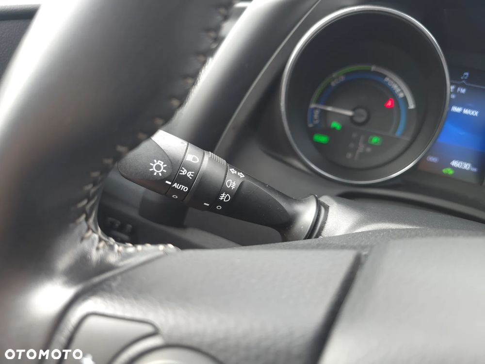 Toyota Auris Hybrid 135 Prestige - 24