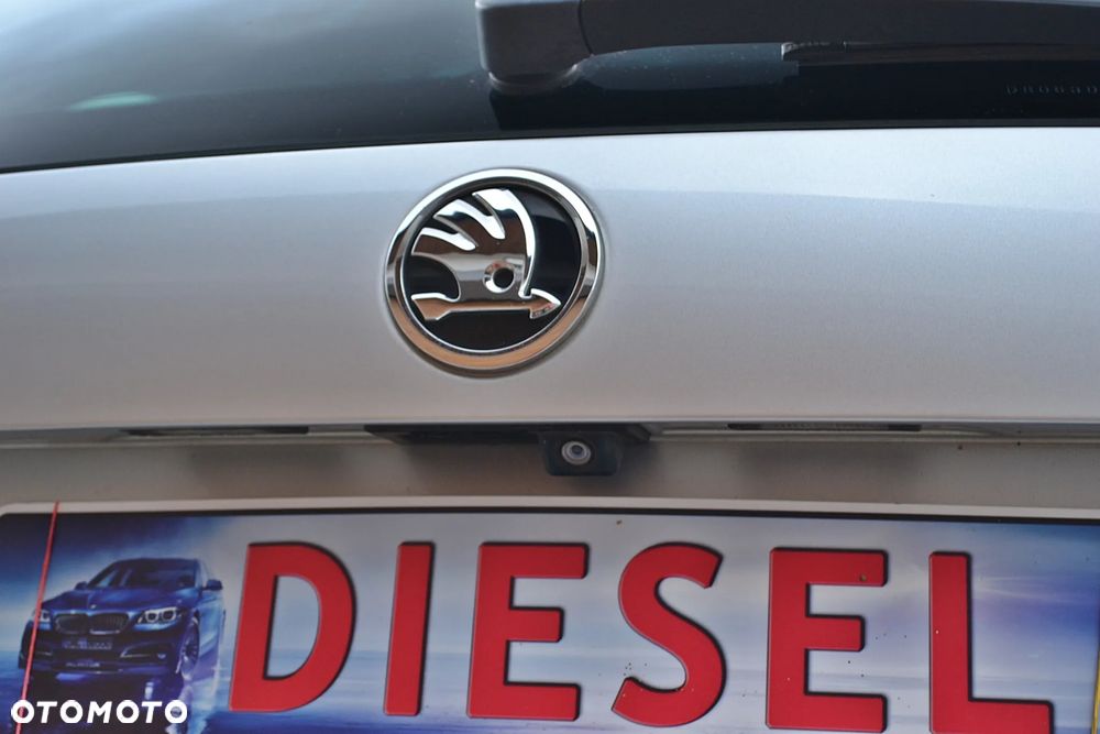 Skoda Octavia 2.0 TDI DSG RS - 8