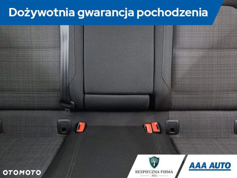 Volkswagen Passat - 12