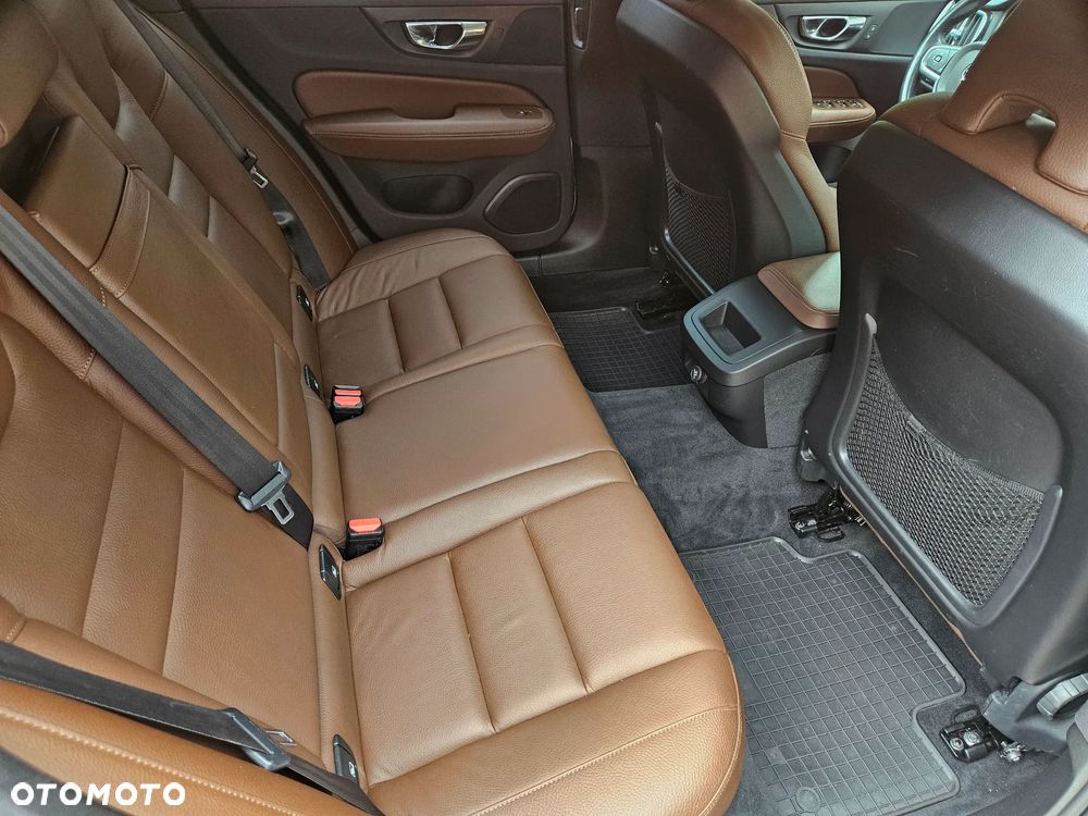 Volvo V60 T4 Momentum Pro - 18